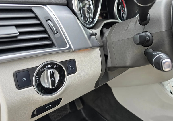 Mercedes-Benz GL cena 99999 przebieg: 198000, rok produkcji 2012 z Warszawa małe 254